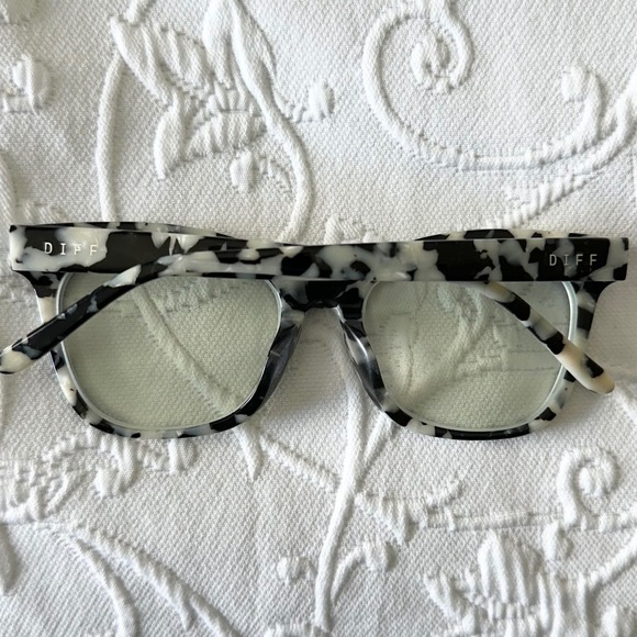 DIFF Eyewear Winston‎ Black & White Rich Hide Cow Hide Cat Eye/ Square Frames main image 5